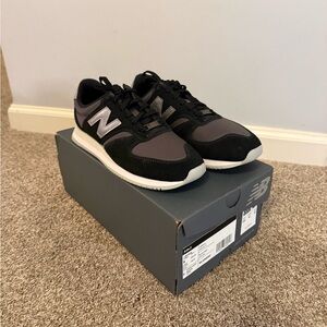 New Balance 420 Women’s Black, Gray and Silver Sneakers